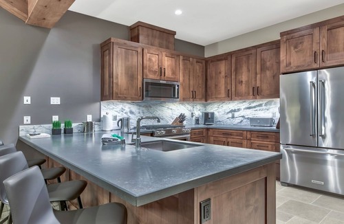 Lakeside Park Condo | Luxury 3Br Residence steps from Heavenly Village & Gondola