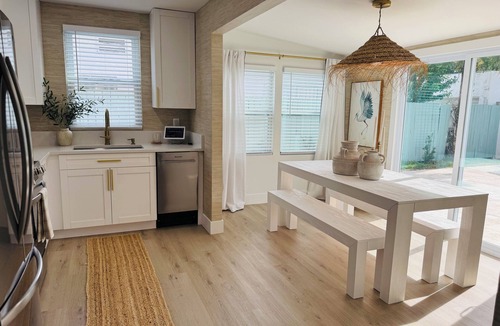 Pinewood Park House | Luxury 3BR Retreat King Suite + Private Studio