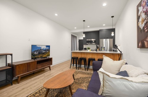 Mann House | Luxury 3BR Townhome near Central Seattle