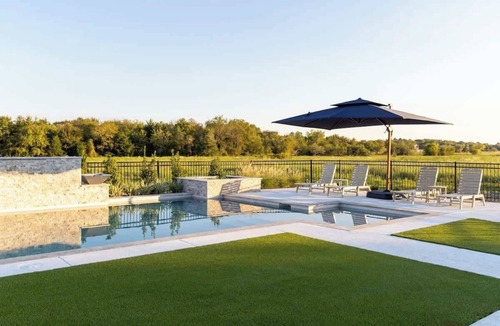 Round Top House | Luxury 3BR w/Pool minutes to RT | Fire pit+Grill