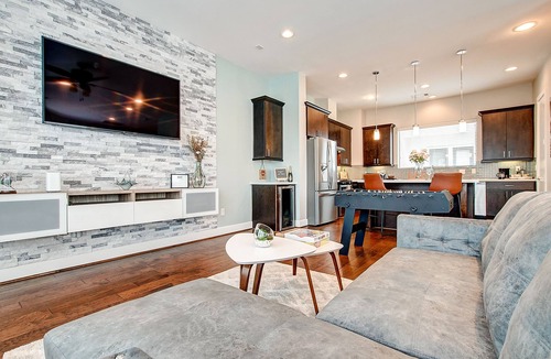 Northside House | Luxury 3BR with Downtown Views, Near All Houston Stadiums