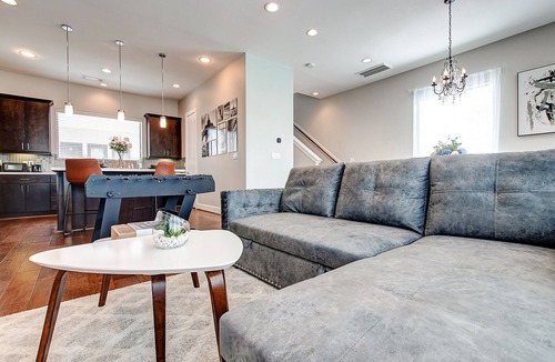 Northside House | Luxury 3BR with Downtown Views, Near All Houston Stadiums