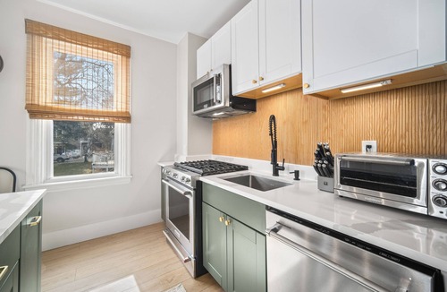 Hyde Square Apartment | Luxury 3brm/1bath Duplex in JP