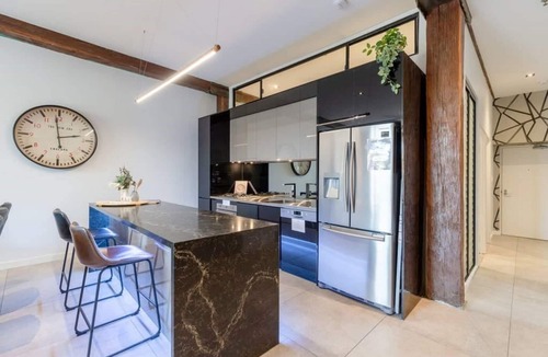 Teneriffe Apartment | Luxury 3brm 2bth Woolstore apt with BBQ Courtyard