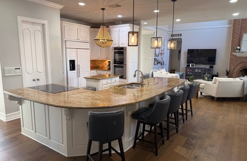 Colleyville House | Luxury 4,300 SqFt Home Sleeps 12 Outdoor Kitchen & Patio with Large Pool