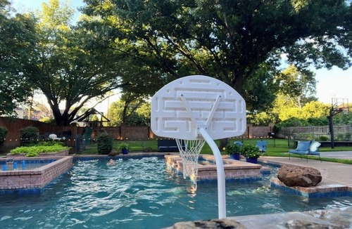 Colleyville House | Luxury 4,300 SqFt Home Sleeps 12 Outdoor Kitchen & Patio with Large Pool