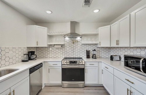 North Richland Hills House | Luxury 4 BD Home Getaway w/Pool & Sleeps 10