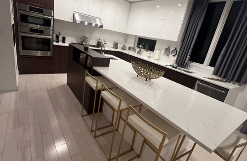 Edgewater House | Luxury 4-BD w/Rooftop Deck. Steps 2 NYC Views!