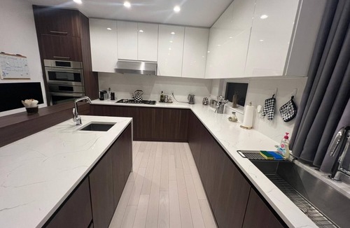 Edgewater House | Luxury 4-BD w/Rooftop Deck. Steps 2 NYC Views!