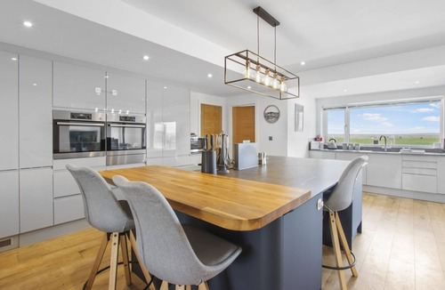 Westleigh House | Luxury 4 bed beachside home with coastal views