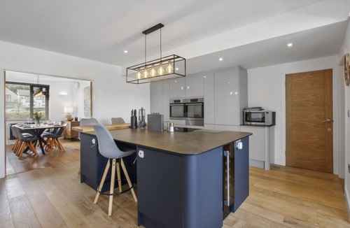 Westleigh House | Luxury 4 bed beachside home with coastal views