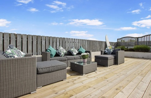 Westleigh House | Luxury 4 bed beachside home with coastal views