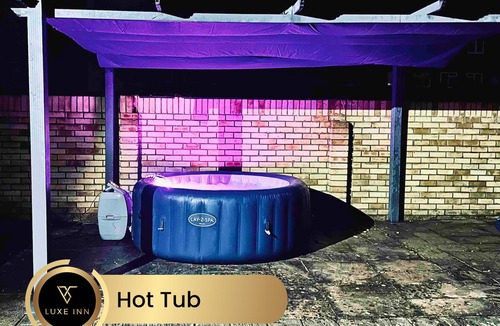 Slough House | Luxury 4 Bed House, Heathrow T4, Luxe Inn