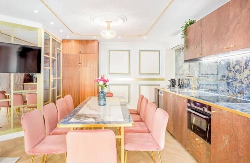 Bonne-Nouvelle Apartment | Luxury 4 Bedroom Apartment next to Louvre & Marais