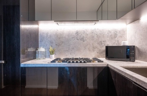 Melbourne Apartment | Luxury 4 Bedroom Apt - Parking, pool and views