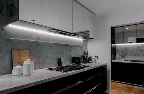 Melbourne Apartment | Luxury 4 Bedroom Apt - Parking, pool and views