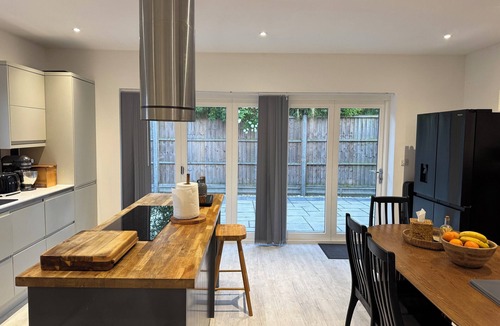 Ipswich House | Luxury 4 Bedroom Bungalow