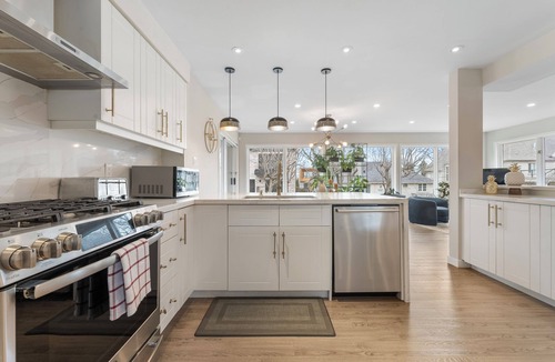 Richmond Hill House | Luxury 4-Bedroom Spa Getaway Villa - HotTub/Sauna/Pool Table/EV(separate loft)