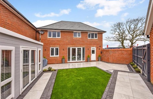 Waterlooville Villa | Luxury 4 Bedroom Detached House