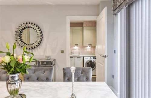 Waterlooville Villa | Luxury 4 Bedroom Detached House