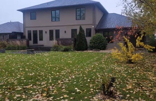 Steinbach House | Luxury 4 Bedroom Home