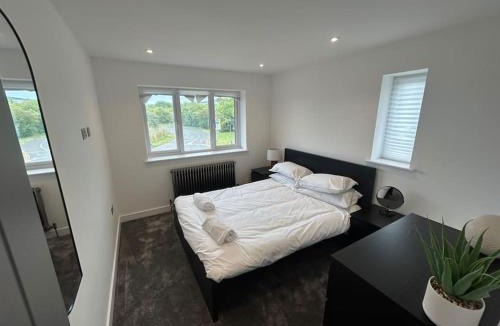 Cribbs Causeway House | Luxury 4 bedroom house