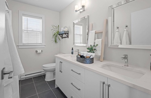 Halifax House | ☆ Luxury 4 Bedroom ☆Netflix Cable