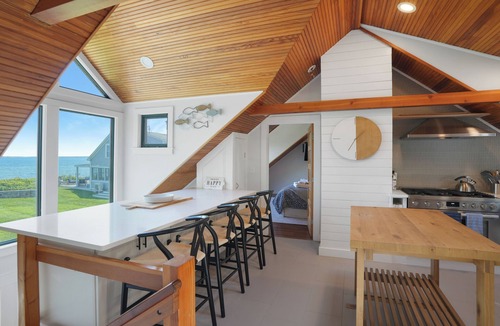 Oak Bluffs House | Luxury 4-Bedroom Property with Private Beach on Seaview Ave in Oak Bluffs