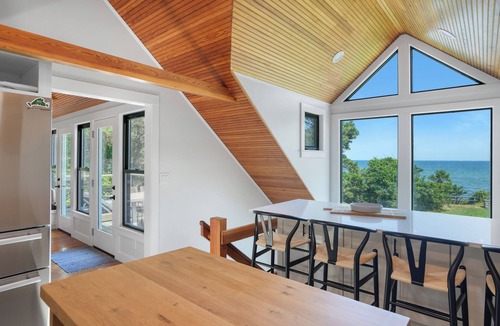Oak Bluffs House | Luxury 4-Bedroom Property with Private Beach on Seaview Ave in Oak Bluffs