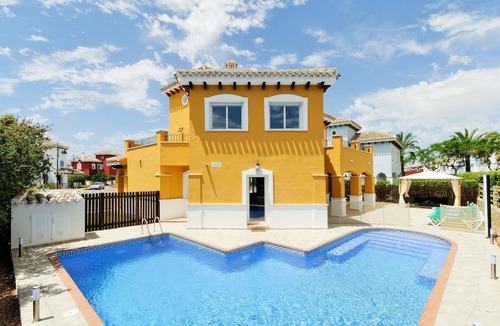Torre-Pacheco Villa | Luxury 4 Bedroom Villa, Large Heated* Pool, Integrated Jacuzzi