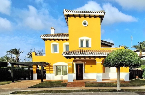 Torre-Pacheco Villa | Luxury 4 Bedroom Villa, Large Heated* Pool, Integrated Jacuzzi