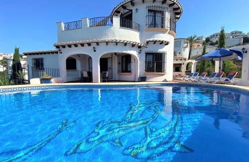 Monte Pego Villa | Luxury 4 Bedroom Villa - 10 berth - Private Heated Infinity Pool - with Sea View