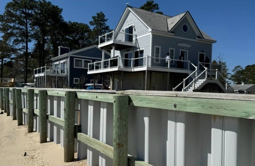 Point Lookout House | Luxury 4-Bedroom Waterfront Beachfront Home with Bay Views & Spa