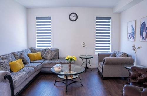 Barrie House | Luxury 4 Bedrooms & 2.5 Bathroom Retreat with Modern Comforts in Barrie City!