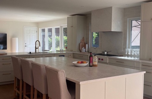 Clyde Hill House | Luxury 4 BR Executive Home, Heated Pool, Pet ok, Quiet + Safe Clyde Hill, June %