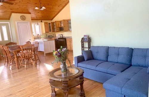 Crowes Landing Cottage | Luxury 4 Seasons Cottage