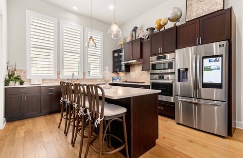 Riverside House | Luxury 4-Story Downtown Brownstone with Elevator & Free Parking