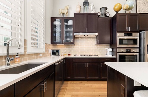 Riverside House | Luxury 4-Story Downtown Brownstone with Elevator & Free Parking
