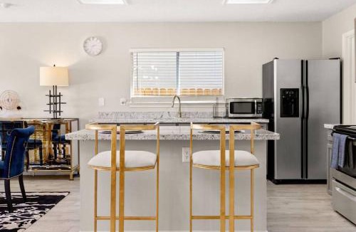 North San Antonio - SAT House | Luxury 4B Getaway near Airport Executive Suite
