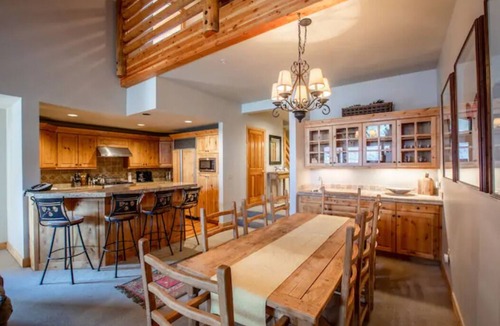 Saussan Condo | Luxury 4bd/5 bath - Deer Valley -Mnt Bikers Dream!