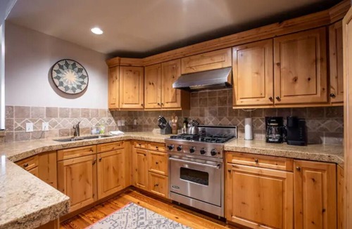 Saussan Condo | Luxury 4bd/5 bath - Deer Valley -Mnt Bikers Dream!