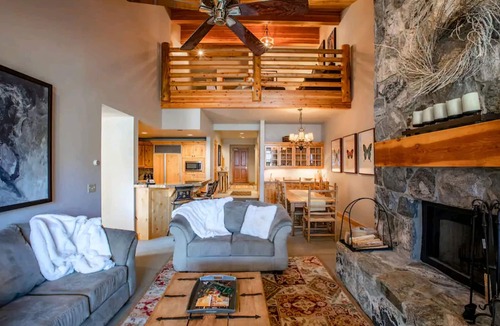 Saussan Condo | Luxury 4bd/5 bath - Deer Valley -Mnt Bikers Dream!