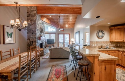 Saussan Condo | Luxury 4bd/5 bath - Deer Valley -Mnt Bikers Dream!