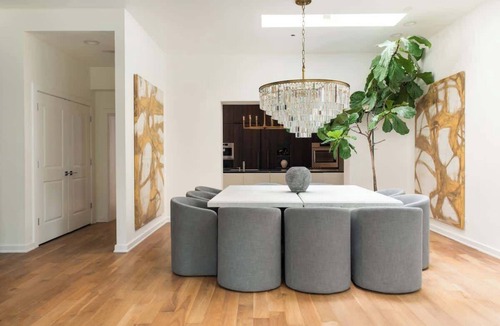Gold Coast Condo | Luxury 4BD Gold Coast Penthouse with Deck & Views