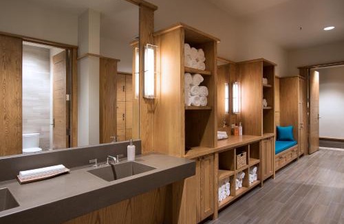 Truckee House | Luxury 4BD True Ski-In/Ski-Out Mid-Mountain Residence - Trailside Northstar