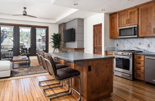 Lakeside Park Condo | Luxury 4bdr Residence Steps From Heavenly Village 4 Bedroom Condo