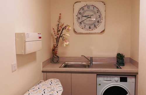 Nuneaton House | Luxury 4Bed Townhouse - Parking