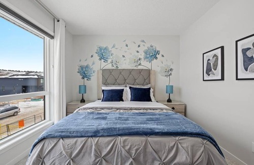 Cranston House | Luxury-4bed with AC-86"TV-BrandNew in Cranston, Calgary