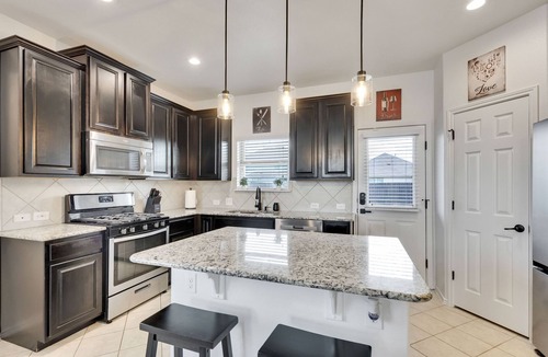 Buda House | Luxury 4BR/2.5BA Home/EV Charger/Pool Access