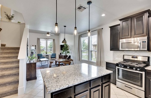 Buda House | Luxury 4BR 2 5BA Home EV Charger Pool Access
